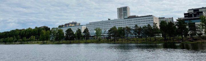 Centrala delen av Haninge kommun med bostäder, parker och affärer.
