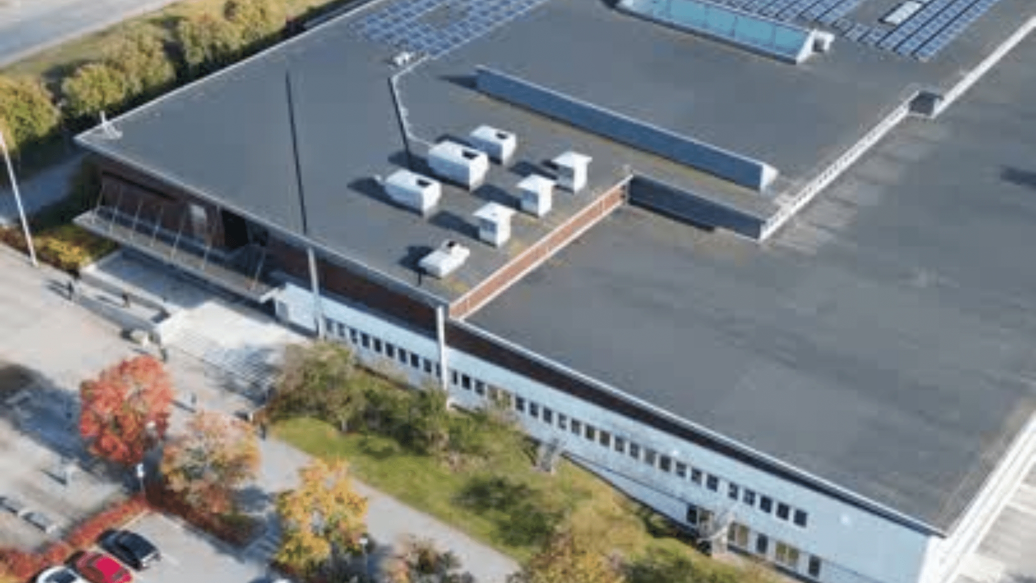 Ungdomar på feriejobb i Haninge som får arbetslivserfarenhet genom samarbete med lokala företag