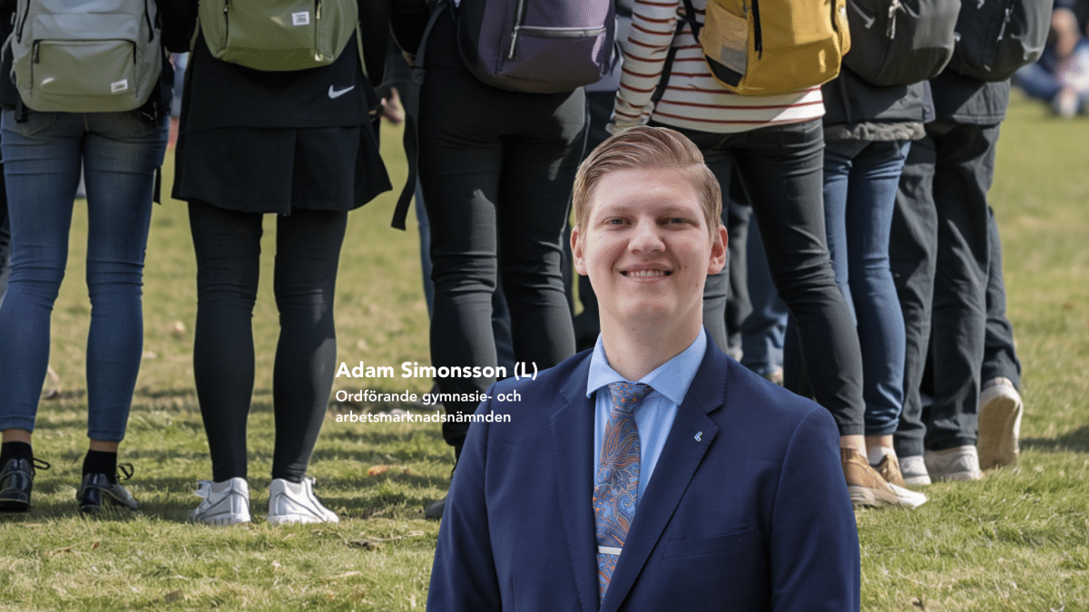 Lärare och lärarstudent i klassrum i Haninge inom samarbete mellan skolor och KTH