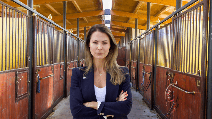 Nicole Forslund, Liberalerna Haninge, vill stärka ridsporten och flickors idrottande i kommunen.